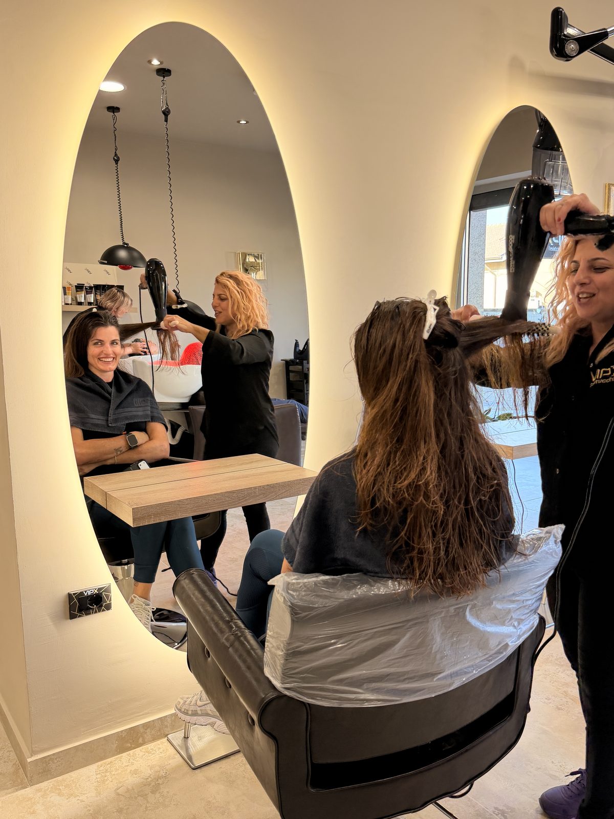 La sala del nuovo salone VipX Parrucchieri in Via Nazionale Adriatica Sud